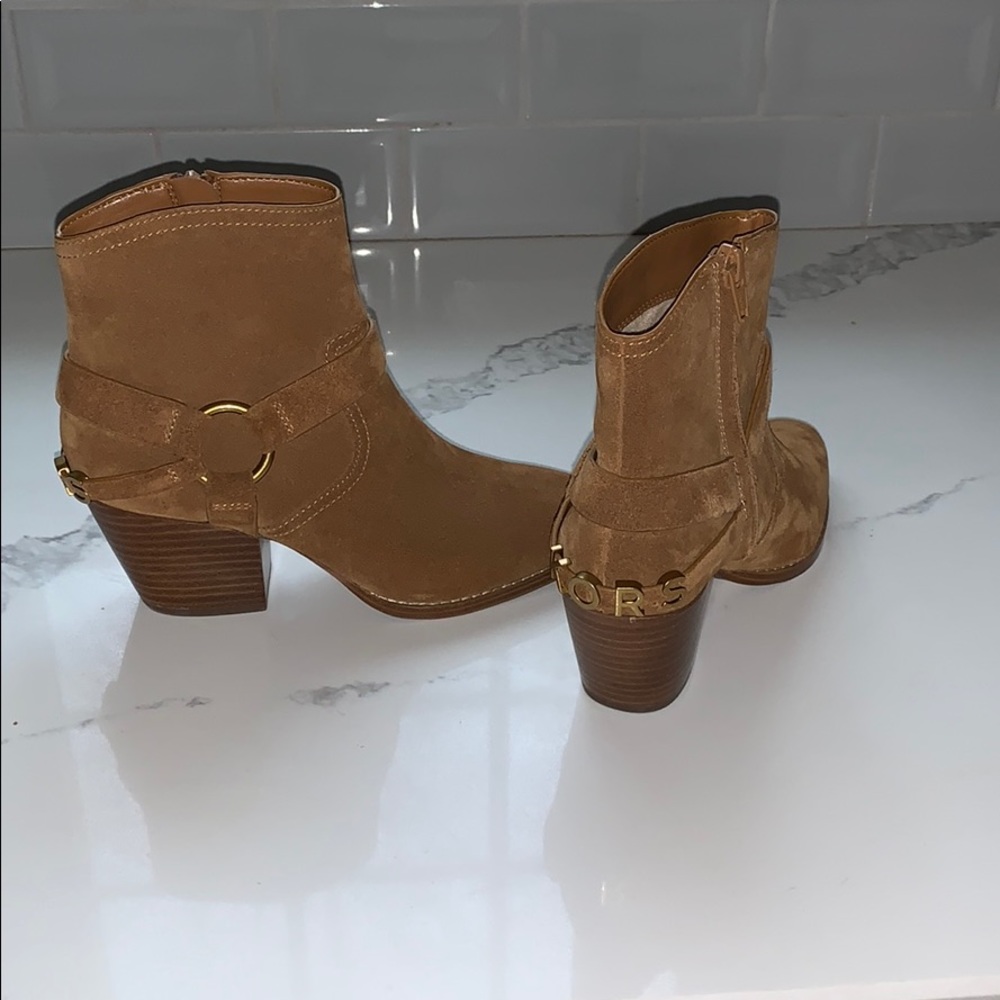 MICHAEL Michael Kors Goldie Suede Western Boot! - Picture 4 of 8